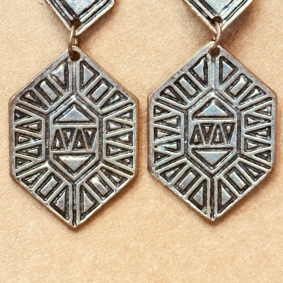 Silver Tone Post Earrings Tribal Rhombus-Shaped Hexagon Geometric Vintage - Picture 2 of 9
